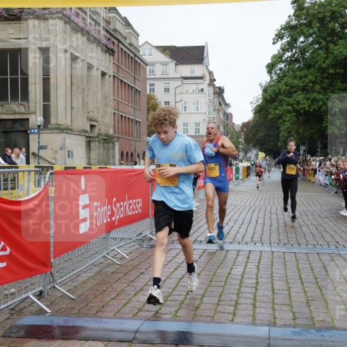13.09.2026 - Kiel Lauf Yannick Fuchs http://msf.ph/oto/10416587 13.09.2026 09:37:35 Ziel 2720, 5837, 7050, 7827, 8661, 10220, 10656, 10778, 12416, 999, 2417, 3174, 3481, 4737, 7855, 8658, 9696, 2057, 2221, 2638, 4252, 4790, 9518, 10690, 2455, 3900 meine-sportfotos.de