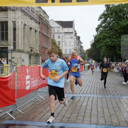 13.09.2026 - Kiel Lauf Yannick Fuchs http://msf.ph/oto/10416593 13.09.2026 09:37:35 Ziel 2720, 5837, 7050, 7827, 8661, 10220, 10656, 10778, 12416, 999, 2417, 3174, 3481, 4737, 7855, 8658, 9696, 2057, 2221, 2638, 4252, 4790, 9518, 10690, 2455, 3900 meine-sportfotos.de