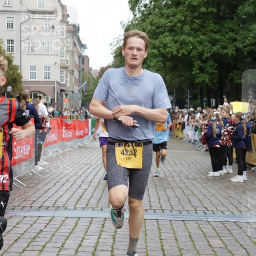 13.09.2026 - Kiel Lauf Yannick Fuchs http://msf.ph/oto/10416676 13.09.2026 09:37:43 Ziel 2057, 2720, 4252, 4790, 7827, 9518, 10656, 999, 2417, 3174, 3481, 4737, 5837, 7050, 8658, 8661, 9696, 10220, 10778, 12416, 2221, 2408, 2638, 2854, 4089, 5930, 7723, 8702, 10444, 10690, 7855 meine-sportfotos.de