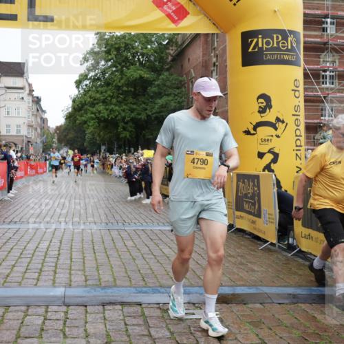 13.09.2026 - Kiel Lauf Yannick Fuchs http://msf.ph/oto/10416742 13.09.2026 09:37:49 Ziel 2057, 2221, 2638, 2720, 4252, 4790, 9518, 10690, 2417, 3174, 3481, 4737, 5837, 7050, 7827, 8658, 8661, 9696, 10220, 10656, 10778, 12416, 235, 836, 2408, 2854, 4089, 5242, 5534, 5930, 7459, 7723, 8702, 10444, 12613, 999, 3174 meine-sportfotos.de