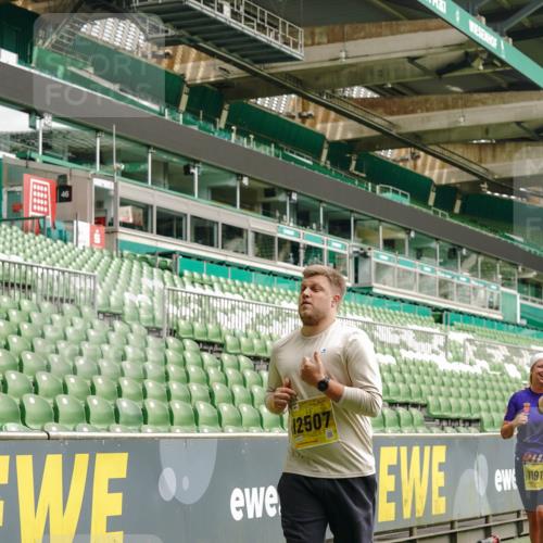 13.09.2026 - 21. swb-Marathon Bremen Michael Burmester http://msf.ph/oto/10416791 13.09.2026 10:42:22 Laufen im Stadion 10002, 10148, 10155, 10163, 10247, 10303, 10313, 10330, 10361, 10362, 10395, 10396, 10399, 10414, 10419, 10422, 10461, 10462, 10483, 10490, 10491, 10519, 10527, 10546, 10547, 10557, 10572, 10586, 10644, 10665, 10705, 10706, 10719, 10722, 10752, 10766, 10768, 10773, 10776, 10784, 10804, 10805, 10854, 10859, 10880, 10889, 10909, 10963, 10977, 11026, 11027, 11041, 11043, 11048, 11078, 11084, 11085, 11090, 11097, 11098, 11140, 11173, 11192, 11274 meine-sportfotos.de
