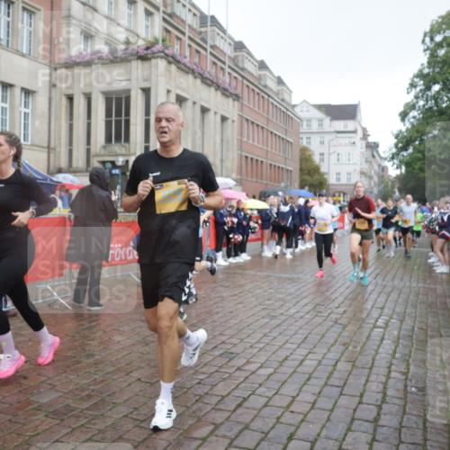 13.09.2026 - Kiel Lauf Yannick Fuchs http://msf.ph/oto/10416794 13.09.2026 10:48:40 Ziel 147, 170, 376, 418, 472, 1930, 2011, 2956, 3031, 3613, 3631, 3773, 3845, 4201, 4510, 5246, 5655, 5841, 6039, 7313, 7354, 7435, 7724, 8305, 8706, 9353, 9500, 9574, 12588, 12689, 199, 473, 854, 960, 1161, 1322, 1564, 1595, 1644, 1763, 1818, 2001, 2042, 2097, 2253, 2649, 2712, 3272, 3402, 3738, 4511, 4553, 4720, 4736, 4753, 4896, 5116, 5447, 5546, 6000, 6760, 7212, 7326, 8553, 8737, 9972, 10234, 10265, 10672, 11005, 11349, 11383, 439, 727, 3012, 3014, 10933 meine-sportfotos.de