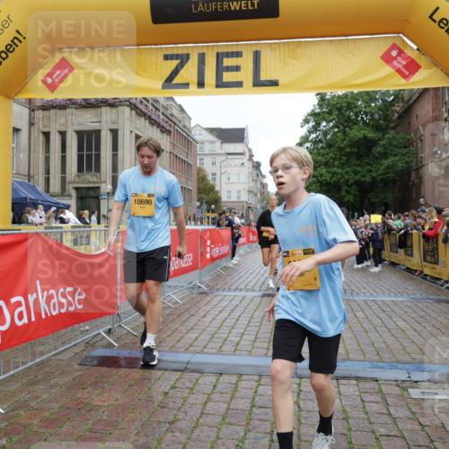 13.09.2026 - Kiel Lauf Yannick Fuchs http://msf.ph/oto/10416807 13.09.2026 09:37:57 Ziel 2221, 2638, 2854, 4089, 5930, 7723, 8702, 10444, 10690, 2057, 2417, 2720, 4252, 4790, 5837, 7050, 7827, 8661, 9518, 10220, 10656, 10778, 12416, 152, 235, 836, 1487, 2408, 5242, 5534, 6277, 7459, 12613, 2417, 3174, 3481, 4737, 8658, 9696 meine-sportfotos.de