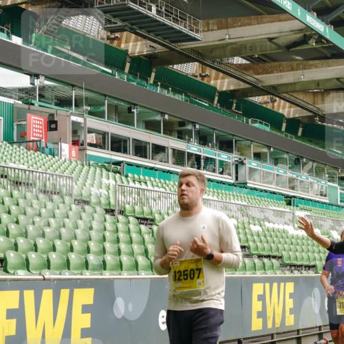 13.09.2026 - 21. swb-Marathon Bremen Michael Burmester http://msf.ph/oto/10416818 13.09.2026 10:42:22 Laufen im Stadion 10002, 10148, 10155, 10163, 10247, 10303, 10313, 10330, 10361, 10362, 10395, 10396, 10399, 10414, 10419, 10422, 10461, 10462, 10483, 10490, 10491, 10519, 10527, 10546, 10547, 10557, 10572, 10586, 10644, 10665, 10705, 10706, 10719, 10722, 10752, 10766, 10768, 10773, 10776, 10784, 10804, 10805, 10854, 10859, 10880, 10889, 10909, 10963, 10977, 11026, 11027, 11041, 11043, 11048, 11078, 11084, 11085, 11090, 11097, 11098, 11140, 11173, 11192, 11274 meine-sportfotos.de