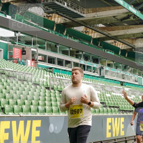 13.09.2026 - 21. swb-Marathon Bremen Michael Burmester http://msf.ph/oto/10416829 13.09.2026 10:42:22 Laufen im Stadion 10002, 10148, 10155, 10163, 10247, 10303, 10313, 10330, 10361, 10362, 10395, 10396, 10399, 10414, 10419, 10422, 10461, 10462, 10483, 10490, 10491, 10519, 10527, 10546, 10547, 10557, 10572, 10586, 10644, 10665, 10705, 10706, 10719, 10722, 10752, 10766, 10768, 10773, 10776, 10784, 10804, 10805, 10854, 10859, 10880, 10889, 10909, 10963, 10977, 11026, 11027, 11041, 11043, 11048, 11078, 11084, 11085, 11090, 11097, 11098, 11140, 11173, 11192, 11274 meine-sportfotos.de