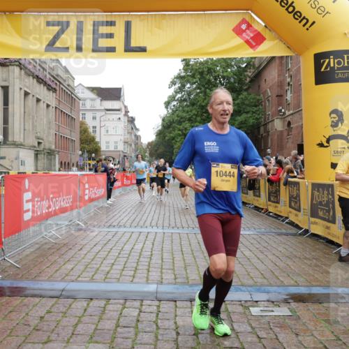 13.09.2026 - Kiel Lauf Yannick Fuchs http://msf.ph/oto/10416867 13.09.2026 09:38:01 Ziel 235, 836, 2221, 2408, 2638, 2854, 4089, 5534, 5930, 7459, 7723, 8702, 10444, 10690, 12613, 2057, 2720, 4252, 4790, 5837, 7050, 7827, 8661, 9518, 10220, 10656, 10778, 12416, 152, 1487, 1946, 2480, 2903, 5242, 6277, 2417, 4737, 5837, 7050, 8661, 9696, 12416 meine-sportfotos.de