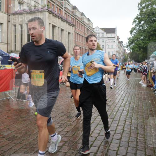 13.09.2026 - Kiel Lauf Yannick Fuchs http://msf.ph/oto/10416880 13.09.2026 10:48:47 Ziel 147, 170, 418, 439, 727, 1455, 1930, 2383, 3158, 3613, 3631, 3845, 3916, 4201, 4510, 5074, 5246, 5841, 6039, 6046, 6087, 6623, 7354, 8342, 8345, 8570, 8706, 8891, 9353, 9500, 9574, 10190, 10546, 11879, 12588, 12689, 147, 170, 199, 376, 472, 473, 854, 1161, 1322, 1564, 1763, 1818, 2001, 2011, 2042, 2097, 2253, 2649, 2956, 3031, 3272, 3402, 3738, 3773, 4511, 4736, 4753, 5116, 5447, 5546, 5655, 6000, 7326, 8553, 9972, 10234, 10265, 11005, 11349, 11383, 10933 meine-sportfotos.de