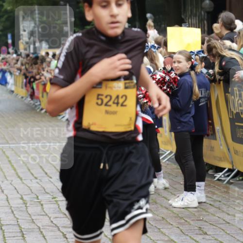 13.09.2026 - Kiel Lauf Yannick Fuchs http://msf.ph/oto/10416988 13.09.2026 09:38:11 Ziel 152, 235, 836, 1487, 2408, 5242, 5534, 5930, 6277, 7459, 12613, 2057, 2221, 2638, 2720, 2854, 4089, 4252, 4790, 5930, 7723, 8702, 9518, 10444, 10690, 1806, 1946, 2480, 2903, 3315, 3344, 4043, 9825, 11351, 7050, 7827, 10220, 10656, 10778 meine-sportfotos.de