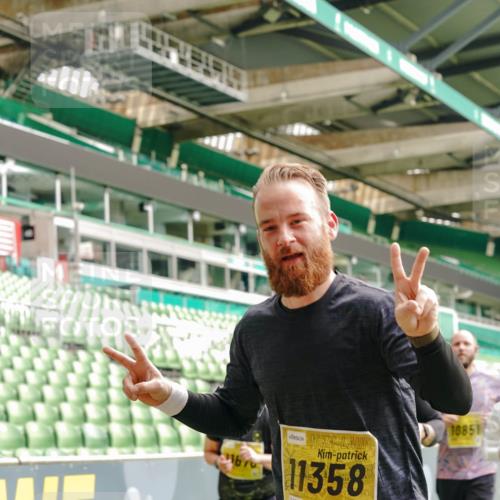 13.09.2026 - 21. swb-Marathon Bremen Michael Burmester http://msf.ph/oto/10416998 13.09.2026 10:42:27 Laufen im Stadion 10002, 10148, 10155, 10163, 10247, 10303, 10330, 10361, 10362, 10395, 10396, 10399, 10414, 10419, 10422, 10461, 10462, 10474, 10490, 10491, 10519, 10527, 10546, 10547, 10557, 10572, 10644, 10665, 10705, 10706, 10719, 10722, 10752, 10768, 10773, 10776, 10784, 10804, 10805, 10854, 10859, 10880, 10889, 10909, 10963, 10977, 11026, 11027, 11041, 11043, 11048, 11078, 11084, 11085, 11090, 11097, 11098, 11140, 11173, 11192, 11274 meine-sportfotos.de