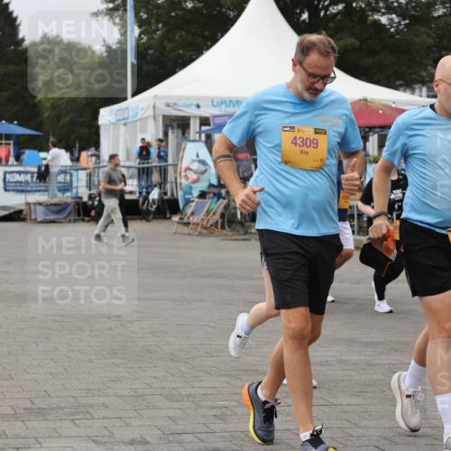 13.09.2026 - Kiel Lauf Andreas Tolksdorf http://msf.ph/oto/10417044 13.09.2026 10:07:45 Kiellinie 6378, 4309, 120, 38, 2414, 953 meine-sportfotos.de
