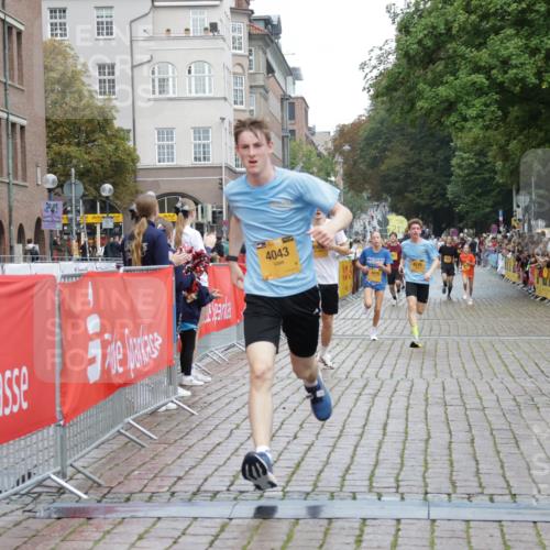 13.09.2026 - Kiel Lauf Yannick Fuchs http://msf.ph/oto/10417331 13.09.2026 09:38:32 Ziel 1806, 3315, 3344, 4043, 4518, 4975, 6989, 9825, 11351, 152, 235, 836, 1487, 1946, 2408, 2480, 2903, 4089, 5242, 5534, 5930, 6277, 7459, 10444, 12613, 3814, 7747, 8482, 9759, 10415, 10894, 2221, 2638, 2854, 4089, 7723, 8702, 10444, 10690 meine-sportfotos.de