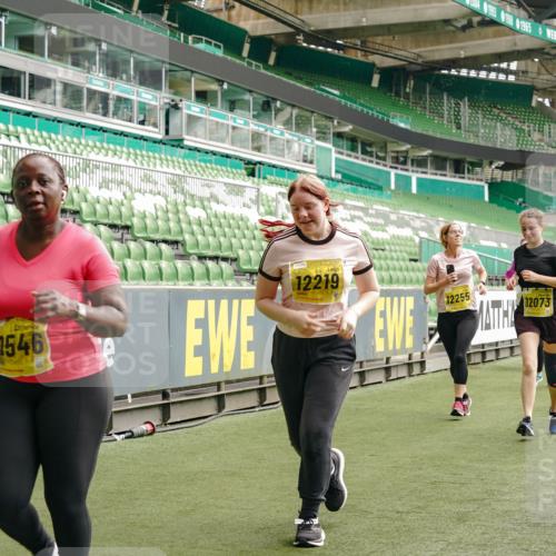 13.09.2026 - 21. swb-Marathon Bremen Michael Burmester http://msf.ph/oto/10417342 13.09.2026 10:42:36 Laufen im Stadion 10002, 10148, 10163, 10247, 10303, 10330, 10361, 10362, 10395, 10396, 10399, 10414, 10422, 10461, 10462, 10474, 10490, 10491, 10519, 10527, 10546, 10547, 10557, 10572, 10644, 10665, 10705, 10719, 10722, 10752, 10773, 10776, 10784, 10804, 10805, 10854, 10859, 10880, 10889, 10909, 10963, 10977, 11026, 11027, 11041, 11043, 11048, 11078, 11084, 11085, 11090, 11097, 11098, 11140, 11173, 11192, 11274 meine-sportfotos.de