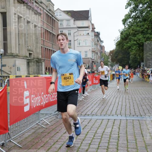 13.09.2026 - Kiel Lauf Yannick Fuchs http://msf.ph/oto/10417346 13.09.2026 09:38:33 Ziel 1806, 3315, 3344, 4043, 4518, 4975, 6989, 9825, 11351, 152, 235, 836, 1487, 1946, 2408, 2480, 2903, 5242, 5534, 5930, 6277, 7459, 12613, 3814, 4314, 7747, 8313, 8482, 9759, 10415, 10894, 2221, 2638, 2854, 4089, 5930, 7723, 8702, 10444, 10690 meine-sportfotos.de