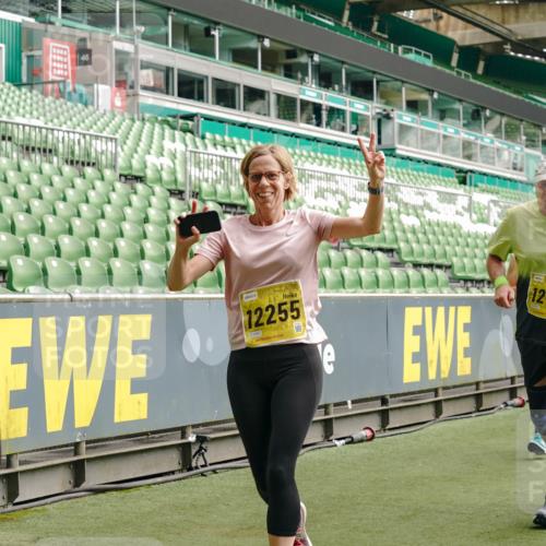13.09.2026 - 21. swb-Marathon Bremen Michael Burmester http://msf.ph/oto/10417424 13.09.2026 10:42:39 Laufen im Stadion 10002, 10004, 10005, 10148, 10163, 10247, 10303, 10330, 10361, 10362, 10395, 10396, 10399, 10414, 10422, 10461, 10462, 10474, 10490, 10491, 10519, 10527, 10546, 10547, 10557, 10572, 10665, 10705, 10719, 10722, 10752, 10773, 10776, 10784, 10804, 10805, 10854, 10859, 10880, 10889, 10909, 10963, 10977, 11026, 11027, 11041, 11043, 11048, 11078, 11084, 11085, 11090, 11097, 11098, 11140, 11173, 11192, 11274 meine-sportfotos.de