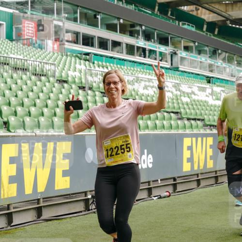 13.09.2026 - 21. swb-Marathon Bremen Michael Burmester http://msf.ph/oto/10417440 13.09.2026 10:42:39 Laufen im Stadion 10002, 10004, 10005, 10148, 10163, 10247, 10303, 10330, 10361, 10362, 10395, 10396, 10399, 10414, 10422, 10461, 10462, 10474, 10490, 10491, 10519, 10527, 10546, 10547, 10557, 10572, 10665, 10705, 10719, 10722, 10752, 10773, 10776, 10784, 10804, 10805, 10854, 10859, 10880, 10889, 10909, 10963, 10977, 11026, 11027, 11041, 11043, 11048, 11078, 11084, 11085, 11090, 11097, 11098, 11140, 11173, 11192, 11274 meine-sportfotos.de