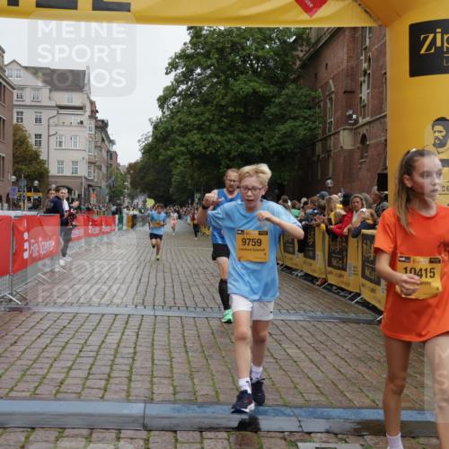 13.09.2026 - Kiel Lauf Yannick Fuchs http://msf.ph/oto/10417489 13.09.2026 09:38:46 Ziel 3814, 4975, 7747, 8482, 9759, 10415, 10894, 152, 1487, 1806, 1946, 2480, 2903, 3315, 3344, 4043, 4518, 4975, 6277, 6989, 9825, 11351, 682, 1702, 1927, 4314, 8313, 8943, 9838, 152, 235, 836, 1487, 5242, 5534, 6277, 7459, 12613 meine-sportfotos.de