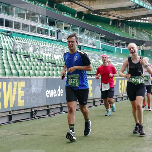 13.09.2026 - 21. swb-Marathon Bremen Michael Burmester http://msf.ph/oto/10417587 13.09.2026 13:20:15 Laufen im Stadion 333, 464, 512, 704, 938, 1066, 1129, 1156, 1409, 1439, 1446, 1506, 1697, 1756, 1808, 1815, 1846, 1916, 2010, 2028, 2064, 2139, 2201, 2224, 2240, 2258, 2278, 2315, 2349, 2394, 2395, 2417, 2437, 2501, 2519, 2533, 2557, 2563, 2588, 2622, 2626, 2689, 2694, 2695, 2702, 2703, 2722, 2756, 2786, 2793, 2843, 2845, 2886, 2944, 2983, 3004, 3017, 3018, 3031, 3035, 3036, 3037, 3046, 3059, 3070, 3072, 3074, 3102, 3116, 3139, 3189, 3198, 3243, 3263, 3264, 3285, 3287, 3310, 3315 meine-sportfotos.de