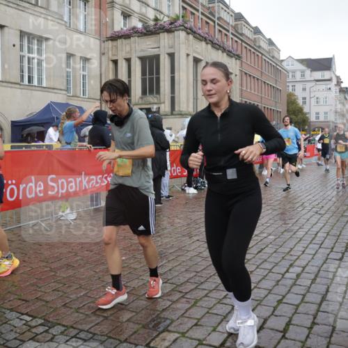 13.09.2026 - Kiel Lauf Yannick Fuchs http://msf.ph/oto/10417624 13.09.2026 10:49:43 Ziel 1388, 2167, 2245, 2668, 3008, 3164, 3294, 3311, 3459, 3508, 3979, 4049, 5179, 5350, 5370, 5651, 5849, 6024, 6157, 6292, 6339, 6827, 6877, 7011, 7311, 8263, 8644, 8717, 8977, 9037, 9107, 9275, 10037, 10191, 10204, 10703, 11354, 11880, 12378, 12410, 810, 959, 1533, 1770, 2010, 2051, 2074, 2133, 2705, 2879, 3259, 3523, 3528, 3895, 4169, 4206, 4599, 4670, 4815, 4937, 5054, 5480, 5543, 5614, 5741, 6034, 6321, 6855, 6933, 7182, 7545, 8329, 8594, 1533 meine-sportfotos.de