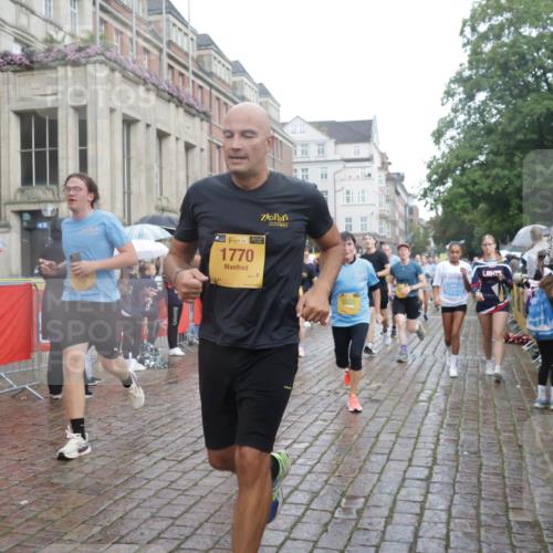 13.09.2026 - Kiel Lauf Yannick Fuchs http://msf.ph/oto/10417924 13.09.2026 10:50:02 Ziel 136, 253, 723, 1057, 1401, 1452, 2733, 2901, 3076, 4039, 4317, 4921, 5115, 5438, 5685, 5804, 6445, 7437, 8185, 8237, 8375, 8459, 8595, 8665, 10171, 10216, 10237, 10297, 10534, 10767, 11414, 11437, 11485, 11712, 11776, 12590, 12664, 12747, 959, 1388, 1770, 2167, 2245, 2668, 2705, 3008, 3164, 3259, 3294, 3311, 3459, 3508, 3528, 3979, 4049, 5054, 5179, 5350, 5370, 5651, 5741, 5849, 6024, 6034, 6157, 6292, 6321, 6339, 6827, 6830, 6831, 6877, 7011, 8237, 8644, 8977, 9037, 177 meine-sportfotos.de