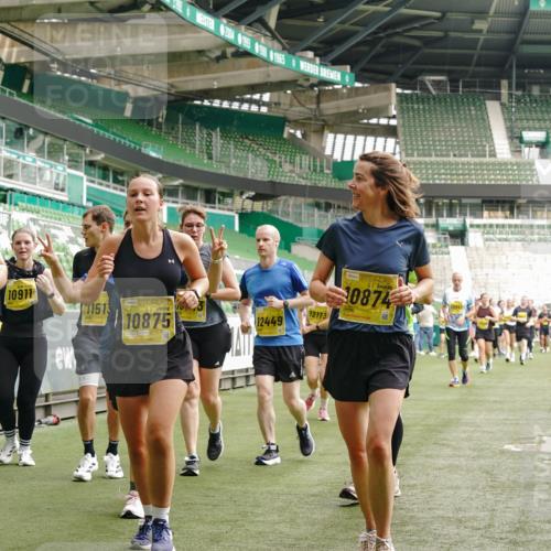 13.09.2026 - 21. swb-Marathon Bremen Michael Burmester http://msf.ph/oto/10417928 13.09.2026 10:42:53 Laufen im Stadion 10002, 10004, 10005, 10148, 10271, 10303, 10330, 10361, 10362, 10395, 10396, 10402, 10422, 10461, 10462, 10474, 10490, 10491, 10519, 10546, 10547, 10557, 10572, 10665, 10722, 10752, 10773, 10776, 10784, 10805, 10854, 10859, 10880, 10889, 10899, 10900, 10909, 10963, 10977, 11026, 11027, 11041, 11078, 11084, 11085, 11090, 11097, 11098, 11140, 11173, 11192, 11217, 11264, 11274, 11448, 11456, 11461, 11482 meine-sportfotos.de