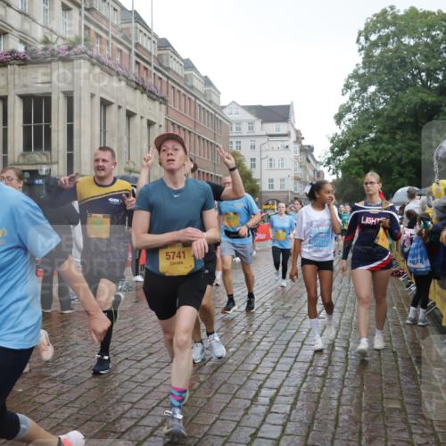 13.09.2026 - Kiel Lauf Yannick Fuchs http://msf.ph/oto/10417967 13.09.2026 10:50:04 Ziel 136, 253, 723, 1057, 1401, 1452, 2709, 2733, 2901, 3076, 4039, 4317, 4714, 4921, 5115, 5438, 5685, 5804, 6445, 7437, 7788, 8185, 8375, 8459, 8665, 10171, 10216, 10237, 10297, 10534, 10767, 11414, 11437, 11485, 11776, 12590, 12664, 12747, 959, 1388, 2167, 2245, 2668, 2705, 3008, 3164, 3259, 3294, 3311, 3459, 3508, 3528, 3979, 4039, 4049, 5179, 5350, 5370, 5651, 5741, 5849, 6024, 6157, 6292, 6321, 6339, 6827, 6830, 6831, 6877, 7011, 8237, 8644, 8977, 9037, 177, 3259, 6321 meine-sportfotos.de