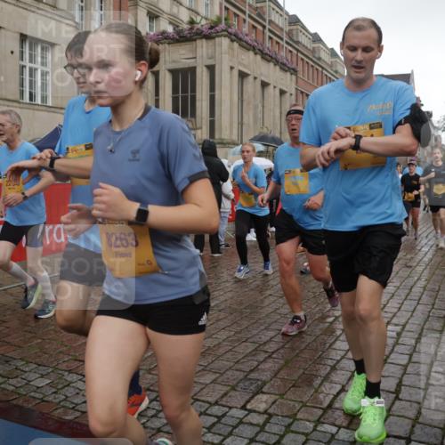 13.09.2026 - Kiel Lauf Yannick Fuchs http://msf.ph/oto/10418180 13.09.2026 10:50:16 Ziel 124, 177, 706, 707, 723, 1008, 1154, 2709, 3214, 3216, 3436, 3889, 4270, 4714, 4743, 5394, 5456, 5804, 6248, 6250, 6445, 7788, 7791, 7806, 8375, 8398, 8665, 8753, 8779, 8865, 8866, 8880, 9034, 9231, 9325, 9423, 9949, 10382, 11391, 11413, 11545, 11614, 136, 253, 723, 1057, 1388, 1401, 1452, 2245, 2733, 2901, 3008, 3076, 3164, 3294, 3311, 3459, 3508, 4039, 4317, 4921, 5115, 5350, 5370, 5438, 5685, 5804, 5849, 6024, 6157, 6445, 6827, 6830, 6831, 7011, 8237, 8644, 8977, 9037 meine-sportfotos.de