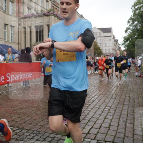 13.09.2026 - Kiel Lauf Yannick Fuchs http://msf.ph/oto/10418191 13.09.2026 10:50:16 Ziel 124, 177, 706, 707, 723, 1008, 1154, 2709, 3214, 3216, 3436, 3889, 4270, 4714, 4743, 5394, 5456, 5804, 6248, 6250, 6445, 7788, 7791, 7806, 8375, 8398, 8665, 8753, 8779, 8865, 8866, 8880, 9034, 9231, 9325, 9423, 9949, 10382, 11391, 11413, 11545, 11614, 136, 253, 723, 1057, 1388, 1401, 1452, 2245, 2733, 2901, 3008, 3076, 3164, 3294, 3311, 3459, 3508, 4039, 4317, 4921, 5115, 5350, 5370, 5438, 5685, 5804, 5849, 6024, 6157, 6445, 6827, 6830, 6831, 7011, 8237, 8644, 8977, 9037 meine-sportfotos.de