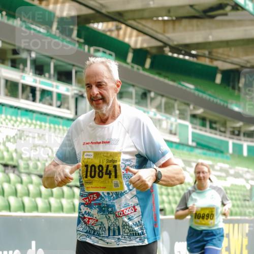 13.09.2026 - 21. swb-Marathon Bremen Michael Burmester http://msf.ph/oto/10418201 13.09.2026 10:43:03 Laufen im Stadion 10002, 10004, 10005, 10148, 10271, 10303, 10325, 10330, 10335, 10361, 10362, 10395, 10396, 10402, 10422, 10459, 10461, 10462, 10474, 10490, 10491, 10513, 10519, 10546, 10547, 10557, 10572, 10605, 10606, 10665, 10752, 10773, 10784, 10805, 10854, 10880, 10889, 10899, 10900, 10909, 10963, 10977, 11026, 11027, 11041, 11078, 11084, 11085, 11090, 11097, 11098, 11140, 11173, 11192, 11217, 11264, 11274, 11333, 11337, 11448, 11456, 11461, 11482 meine-sportfotos.de