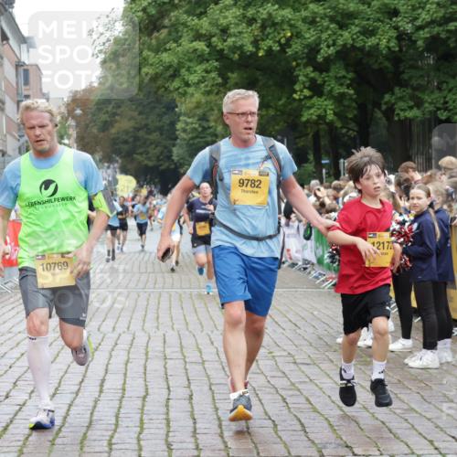 13.09.2026 - Kiel Lauf Yannick Fuchs http://msf.ph/oto/10418260 13.09.2026 09:39:40 Ziel 4090, 4862, 9351, 9444, 9782, 10303, 10769, 12172, 20, 1927, 3522, 4104, 5272, 5398, 5869, 7216, 7431, 8591, 8807, 12496, 12682, 12833, 2123, 2510, 4605, 6209, 8620, 9367, 10031, 11034, 20, 1702, 1927 meine-sportfotos.de