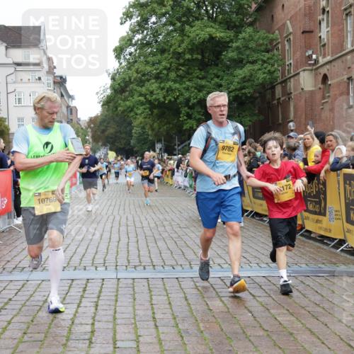 13.09.2026 - Kiel Lauf Yannick Fuchs http://msf.ph/oto/10418305 13.09.2026 09:39:42 Ziel 2510, 4090, 4605, 4862, 9351, 9367, 9444, 9782, 10303, 10769, 12172, 20, 3522, 4104, 5272, 5398, 5869, 7216, 7431, 8591, 8807, 12496, 12682, 12833, 2123, 3416, 5946, 6209, 8620, 10031, 11034, 20, 1702, 1927, 12496 meine-sportfotos.de
