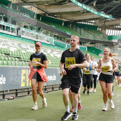 13.09.2026 - 21. swb-Marathon Bremen Michael Burmester http://msf.ph/oto/10418412 13.09.2026 10:43:09 Laufen im Stadion 10002, 10004, 10005, 10148, 10271, 10303, 10325, 10330, 10335, 10361, 10362, 10395, 10396, 10402, 10422, 10459, 10461, 10462, 10474, 10490, 10491, 10513, 10519, 10546, 10557, 10572, 10605, 10606, 10665, 10752, 10773, 10784, 10805, 10854, 10880, 10882, 10899, 10900, 10909, 10963, 10977, 11026, 11027, 11041, 11078, 11084, 11085, 11090, 11097, 11098, 11140, 11173, 11192, 11217, 11264, 11274, 11333, 11337, 11448, 11456, 11461, 11482 meine-sportfotos.de