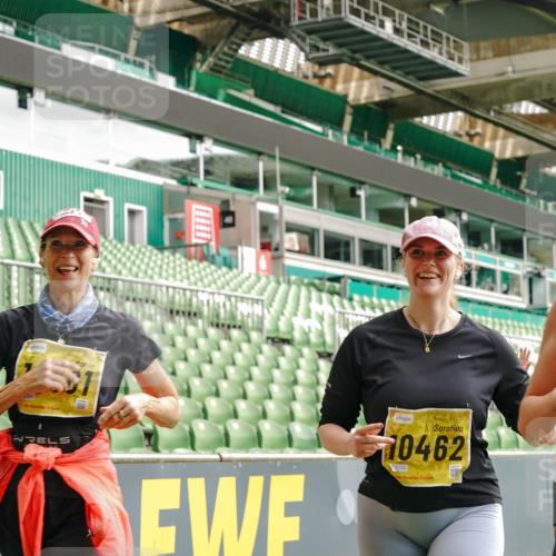 13.09.2026 - 21. swb-Marathon Bremen Michael Burmester http://msf.ph/oto/10418500 13.09.2026 10:43:11 Laufen im Stadion 10002, 10004, 10005, 10148, 10271, 10303, 10325, 10330, 10335, 10361, 10362, 10395, 10396, 10402, 10459, 10462, 10474, 10490, 10491, 10513, 10519, 10546, 10557, 10572, 10605, 10606, 10665, 10752, 10756, 10773, 10784, 10805, 10854, 10880, 10882, 10899, 10900, 10909, 10963, 10977, 11026, 11027, 11041, 11078, 11084, 11085, 11090, 11097, 11098, 11140, 11173, 11192, 11217, 11264, 11274, 11333, 11337, 11448, 11456, 11461, 11482 meine-sportfotos.de