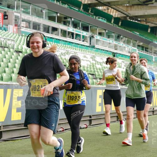 13.09.2026 - 21. swb-Marathon Bremen Michael Burmester http://msf.ph/oto/10418627 13.09.2026 10:43:16 Laufen im Stadion 10002, 10004, 10005, 10148, 10271, 10303, 10325, 10330, 10335, 10361, 10362, 10395, 10396, 10402, 10459, 10474, 10490, 10491, 10513, 10519, 10546, 10557, 10572, 10605, 10606, 10665, 10752, 10756, 10773, 10779, 10784, 10805, 10854, 10880, 10882, 10899, 10900, 10909, 10963, 10977, 10997, 11026, 11027, 11041, 11078, 11084, 11085, 11090, 11097, 11098, 11140, 11173, 11192, 11217, 11264, 11274, 11333, 11337, 11448, 11456, 11461, 11482 meine-sportfotos.de