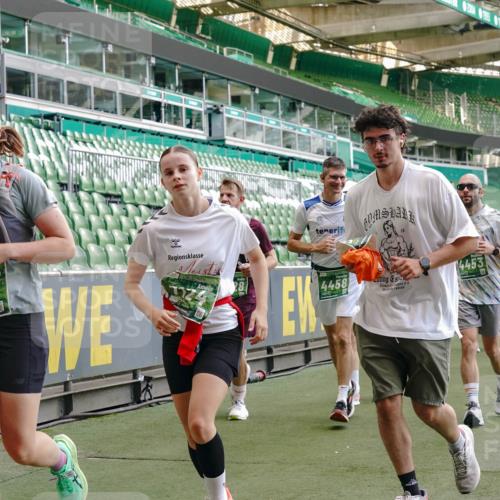13.09.2026 - 21. swb-Marathon Bremen Michael Burmester http://msf.ph/oto/10418633 13.09.2026 13:20:40 Laufen im Stadion 333, 423, 464, 512, 620, 704, 782, 938, 1066, 1129, 1156, 1158, 1177, 1316, 1409, 1439, 1446, 1676, 1697, 1756, 1808, 1815, 1846, 1916, 2010, 2028, 2064, 2139, 2201, 2240, 2258, 2278, 2315, 2349, 2394, 2395, 2414, 2417, 2437, 2501, 2519, 2533, 2551, 2588, 2626, 2689, 2694, 2695, 2702, 2703, 2722, 2736, 2756, 2793, 2828, 2843, 2886, 2954, 3004, 3010, 3017, 3018, 3031, 3035, 3036, 3037, 3059, 3070, 3074, 3102, 3116, 3139, 3144, 3243, 3263, 3264, 3310, 3315 meine-sportfotos.de
