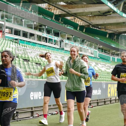 13.09.2026 - 21. swb-Marathon Bremen Michael Burmester http://msf.ph/oto/10418654 13.09.2026 10:43:16 Laufen im Stadion 10002, 10004, 10005, 10148, 10271, 10303, 10325, 10330, 10335, 10361, 10362, 10395, 10396, 10402, 10459, 10474, 10490, 10491, 10513, 10519, 10546, 10557, 10572, 10605, 10606, 10665, 10752, 10756, 10773, 10779, 10784, 10805, 10854, 10880, 10882, 10899, 10900, 10909, 10963, 10977, 10997, 11026, 11027, 11041, 11078, 11084, 11085, 11090, 11097, 11098, 11140, 11173, 11192, 11217, 11264, 11274, 11333, 11337, 11448, 11456, 11461, 11482 meine-sportfotos.de