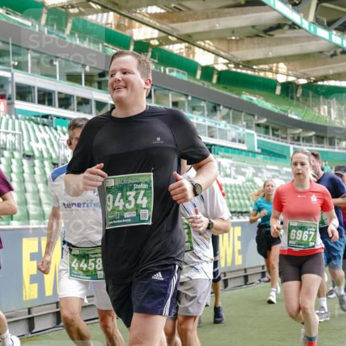 13.09.2026 - 21. swb-Marathon Bremen Michael Burmester http://msf.ph/oto/10418676 13.09.2026 13:20:42 Laufen im Stadion 333, 423, 464, 512, 620, 704, 782, 938, 1066, 1129, 1156, 1158, 1177, 1316, 1409, 1439, 1446, 1676, 1697, 1756, 1808, 1815, 1846, 1916, 2010, 2028, 2064, 2139, 2201, 2240, 2258, 2278, 2315, 2349, 2394, 2395, 2414, 2417, 2437, 2501, 2519, 2533, 2551, 2588, 2626, 2689, 2694, 2695, 2702, 2703, 2722, 2736, 2756, 2793, 2828, 2886, 2954, 3004, 3010, 3017, 3018, 3035, 3036, 3037, 3059, 3070, 3074, 3102, 3116, 3139, 3144, 3243, 3263, 3264, 3310, 3315 meine-sportfotos.de