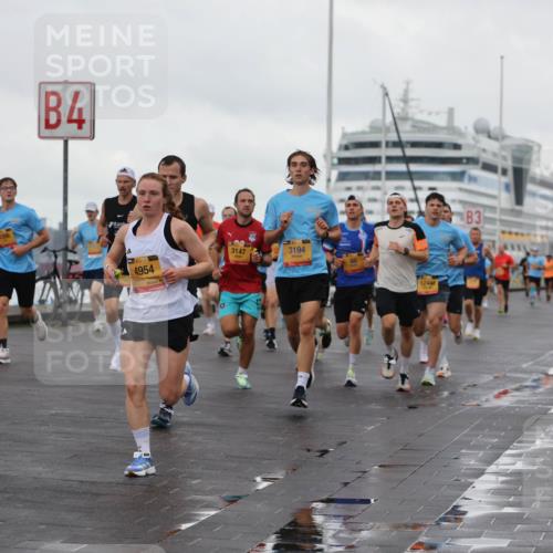 13.09.2026 - Kiel Lauf Andreas Tolksdorf http://msf.ph/oto/10418704 13.09.2026 10:57:12 Kiellinie 39, 86, 4, 4954, 3147, 3194, 12448, 3 meine-sportfotos.de