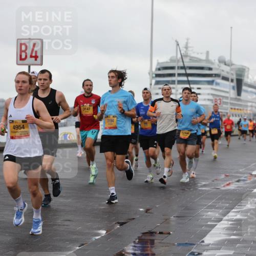 13.09.2026 - Kiel Lauf Andreas Tolksdorf http://msf.ph/oto/10418755 13.09.2026 10:57:12 Kiellinie 4, 1, 39, 4954, 3147, 3194, 12448 meine-sportfotos.de