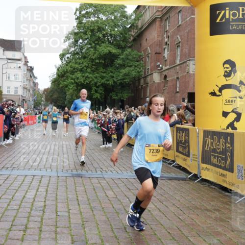 13.09.2026 - Kiel Lauf Yannick Fuchs http://msf.ph/oto/10419062 13.09.2026 09:40:35 Ziel 1081, 2695, 2847, 3552, 3694, 6563, 7131, 7239, 7730, 11750, 1120, 2284, 2546, 2695, 3416, 3724, 4987, 5081, 5946, 9734, 10413, 10418, 10825, 10971, 11410, 12715, 420, 1630, 5039, 6299, 8493, 8636, 9578, 9726, 10353, 11792, 12225, 2123, 3416, 5946, 6209, 10031, 11034 meine-sportfotos.de