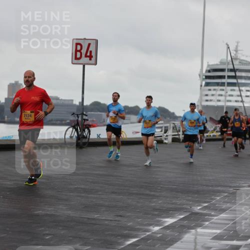 13.09.2026 - Kiel Lauf Andreas Tolksdorf http://msf.ph/oto/10419344 13.09.2026 10:57:23 Kiellinie 2124, 4, 3157, 2231, 3 meine-sportfotos.de