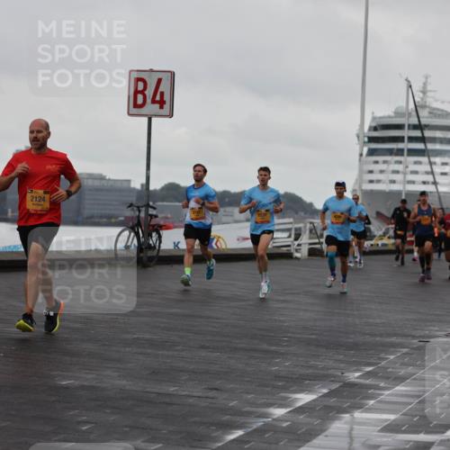 13.09.2026 - Kiel Lauf Andreas Tolksdorf http://msf.ph/oto/10419358 13.09.2026 10:57:23 Kiellinie 2124, 4, 3157, 2231, 3 meine-sportfotos.de
