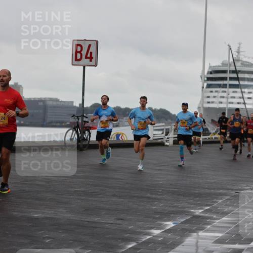 13.09.2026 - Kiel Lauf Andreas Tolksdorf http://msf.ph/oto/10419383 13.09.2026 10:57:23 Kiellinie 2124, 4, 4280, 3157, 3 meine-sportfotos.de