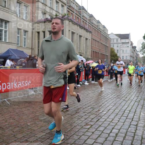 13.09.2026 - Kiel Lauf Yannick Fuchs http://msf.ph/oto/10419403 13.09.2026 10:51:36 Ziel 101, 201, 310, 1754, 1804, 1890, 2035, 2393, 2468, 2519, 2690, 3013, 3440, 4040, 4084, 4613, 4619, 4646, 4939, 5441, 5735, 6177, 6928, 7141, 7740, 7914, 8373, 8625, 8627, 9030, 9699, 9970, 10384, 10440, 10459, 10474, 11079, 12420, 12755, 238, 240, 251, 260, 386, 638, 680, 901, 1758, 2247, 2672, 2730, 2803, 3029, 3751, 3873, 3879, 4106, 4205, 4258, 4259, 4271, 4273, 4745, 5525, 5999, 6293, 6663, 6865, 6948, 7043, 7469, 8464, 9007, 5174 meine-sportfotos.de