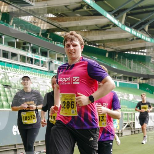 13.09.2026 - 21. swb-Marathon Bremen Michael Burmester http://msf.ph/oto/10419431 13.09.2026 10:43:37 Laufen im Stadion 10002, 10004, 10005, 10148, 10176, 10271, 10295, 10303, 10325, 10330, 10335, 10361, 10362, 10395, 10396, 10402, 10459, 10474, 10490, 10491, 10513, 10557, 10572, 10605, 10606, 10629, 10665, 10752, 10756, 10773, 10779, 10784, 10805, 10854, 10880, 10882, 10899, 10900, 10997, 10999, 11026, 11027, 11041, 11078, 11084, 11085, 11090, 11097, 11098, 11140, 11173, 11192, 11217, 11233, 11264, 11274, 11307, 11333, 11337, 11355, 11385, 11408, 11448, 11456, 11461, 11482 meine-sportfotos.de