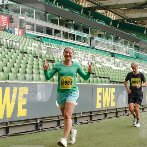 13.09.2026 - 21. swb-Marathon Bremen Michael Burmester http://msf.ph/oto/10419513 13.09.2026 10:43:40 Laufen im Stadion 10002, 10004, 10005, 10148, 10176, 10271, 10295, 10303, 10325, 10330, 10335, 10361, 10362, 10395, 10396, 10402, 10459, 10474, 10490, 10491, 10513, 10557, 10572, 10605, 10606, 10629, 10665, 10752, 10756, 10773, 10779, 10784, 10805, 10854, 10880, 10882, 10899, 10900, 10997, 10999, 11026, 11027, 11041, 11078, 11090, 11097, 11098, 11140, 11173, 11192, 11217, 11233, 11264, 11274, 11307, 11333, 11337, 11355, 11385, 11408, 11448, 11456, 11461, 11482, 11943, 12334 meine-sportfotos.de