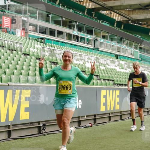 13.09.2026 - 21. swb-Marathon Bremen Michael Burmester http://msf.ph/oto/10419527 13.09.2026 10:43:40 Laufen im Stadion 10002, 10004, 10005, 10148, 10176, 10271, 10295, 10303, 10325, 10330, 10335, 10361, 10362, 10395, 10396, 10402, 10459, 10474, 10490, 10491, 10513, 10557, 10572, 10605, 10606, 10629, 10665, 10752, 10756, 10773, 10779, 10784, 10805, 10854, 10880, 10882, 10899, 10900, 10997, 10999, 11026, 11027, 11041, 11078, 11090, 11097, 11098, 11140, 11173, 11192, 11217, 11233, 11264, 11274, 11307, 11333, 11337, 11355, 11385, 11408, 11448, 11456, 11461, 11482, 11943, 12334 meine-sportfotos.de