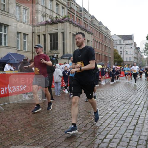 13.09.2026 - Kiel Lauf Yannick Fuchs http://msf.ph/oto/10419533 13.09.2026 10:51:44 Ziel 101, 201, 310, 826, 1231, 1568, 1600, 1754, 1890, 2393, 2468, 2470, 2566, 2783, 3013, 3440, 4084, 4613, 4887, 5174, 5441, 6177, 6287, 6367, 7141, 7204, 7740, 8108, 8197, 8625, 8627, 9265, 10345, 10440, 11079, 11332, 11551, 12135, 12387, 12755, 238, 240, 251, 260, 680, 901, 1804, 2035, 2247, 2519, 2672, 2690, 2803, 3029, 3440, 3751, 3873, 3879, 4040, 4205, 4271, 4613, 4619, 4646, 4939, 5441, 5525, 5735, 6663, 6865, 6928, 6948, 7043, 7914, 8373, 9007, 9030, 23 meine-sportfotos.de