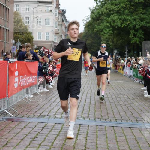 13.09.2026 - Kiel Lauf Yannick Fuchs http://msf.ph/oto/10419536 13.09.2026 09:41:07 Ziel 1593, 1787, 3883, 4137, 8389, 9608, 10202, 10974, 420, 1630, 1787, 3552, 5039, 6299, 6563, 7131, 7239, 7730, 8493, 8636, 9578, 9726, 10353, 11750, 11792, 12225, 1671, 1966, 4068, 9110, 10299, 11645, 11983, 12166, 1081, 2695, 2847, 3694, 7239, 11750 meine-sportfotos.de