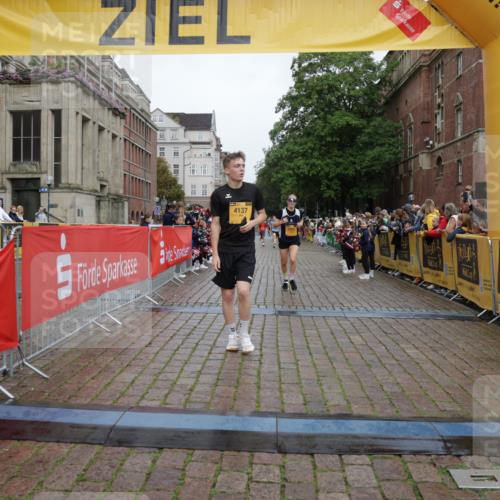 13.09.2026 - Kiel Lauf Yannick Fuchs http://msf.ph/oto/10419559 13.09.2026 09:41:08 Ziel 1593, 3883, 4137, 8389, 9608, 10202, 10299, 10974, 420, 1630, 1787, 3552, 5039, 6299, 6563, 7131, 7730, 8493, 8636, 9578, 9726, 10353, 11750, 11792, 12225, 1671, 1966, 4068, 9110, 11645, 11983, 12166, 1081, 2847, 3694, 7239, 11750 meine-sportfotos.de