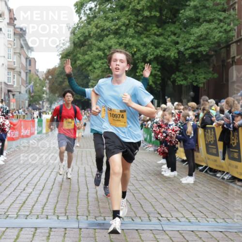 13.09.2026 - Kiel Lauf Yannick Fuchs http://msf.ph/oto/10419615 13.09.2026 09:41:14 Ziel 1593, 1671, 1966, 4137, 9608, 10299, 10974, 11983, 420, 1630, 1787, 3552, 3883, 5039, 6299, 8389, 8493, 8636, 9578, 9726, 10202, 10353, 11792, 12225, 4068, 4315, 9110, 9771, 11106, 11645, 12166, 420, 3552, 6563, 7131, 7239, 7730, 11750, 12225 meine-sportfotos.de